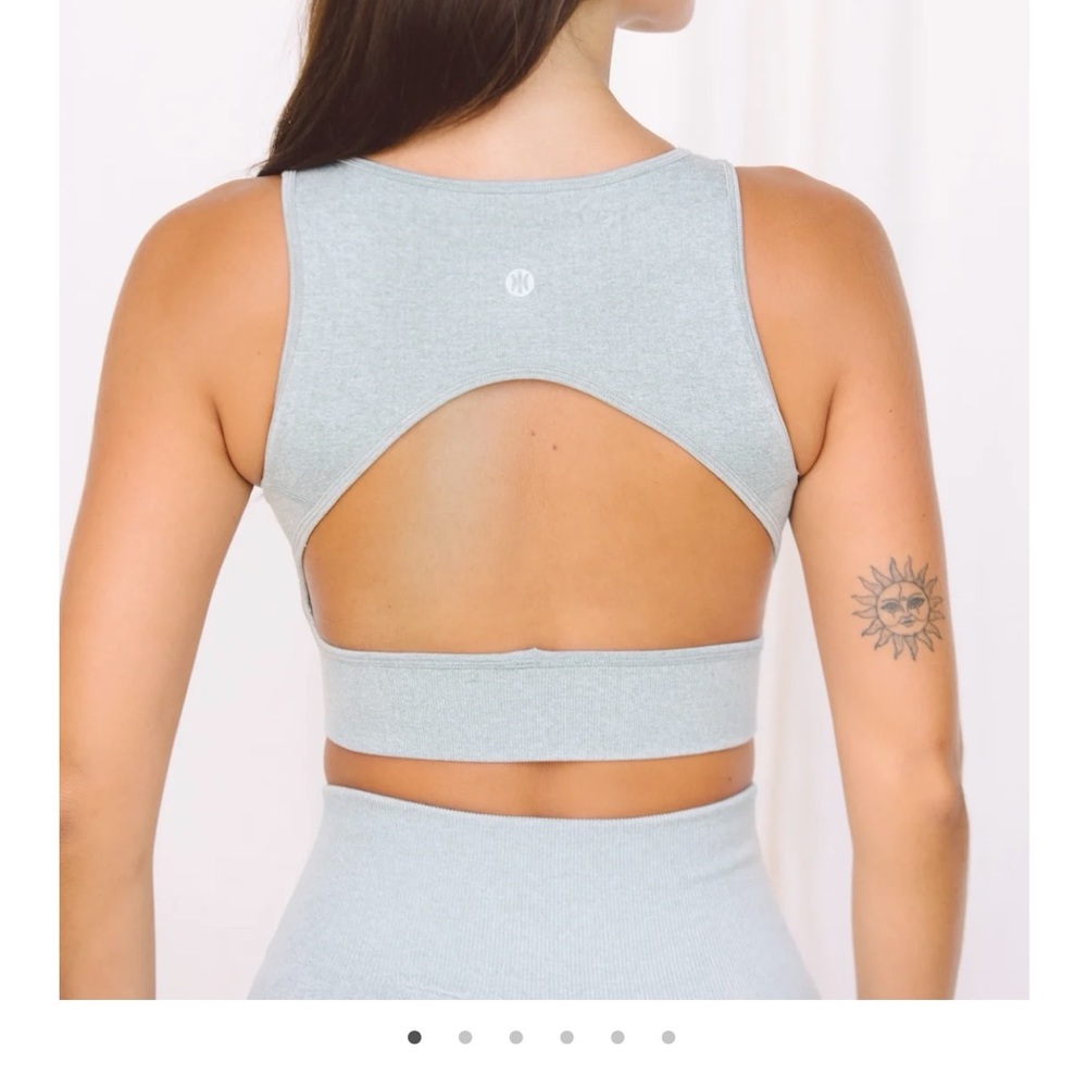 XL but runs small like MD/LG Astoria workout set